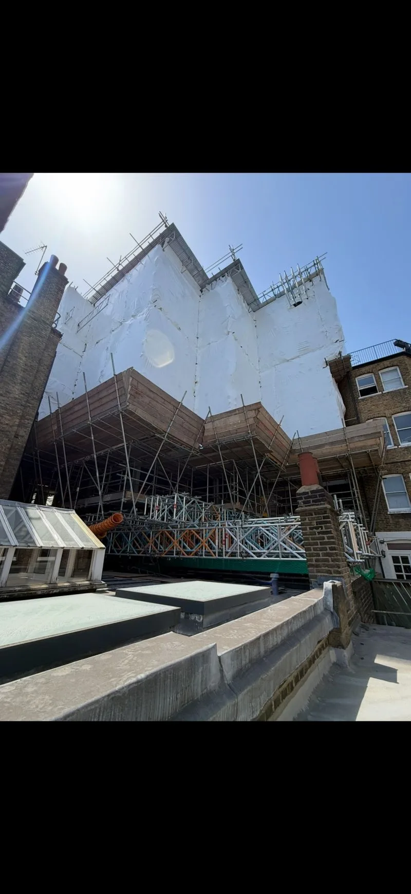 1 Marylebone High Street cantilevered rear scaffold enclosure