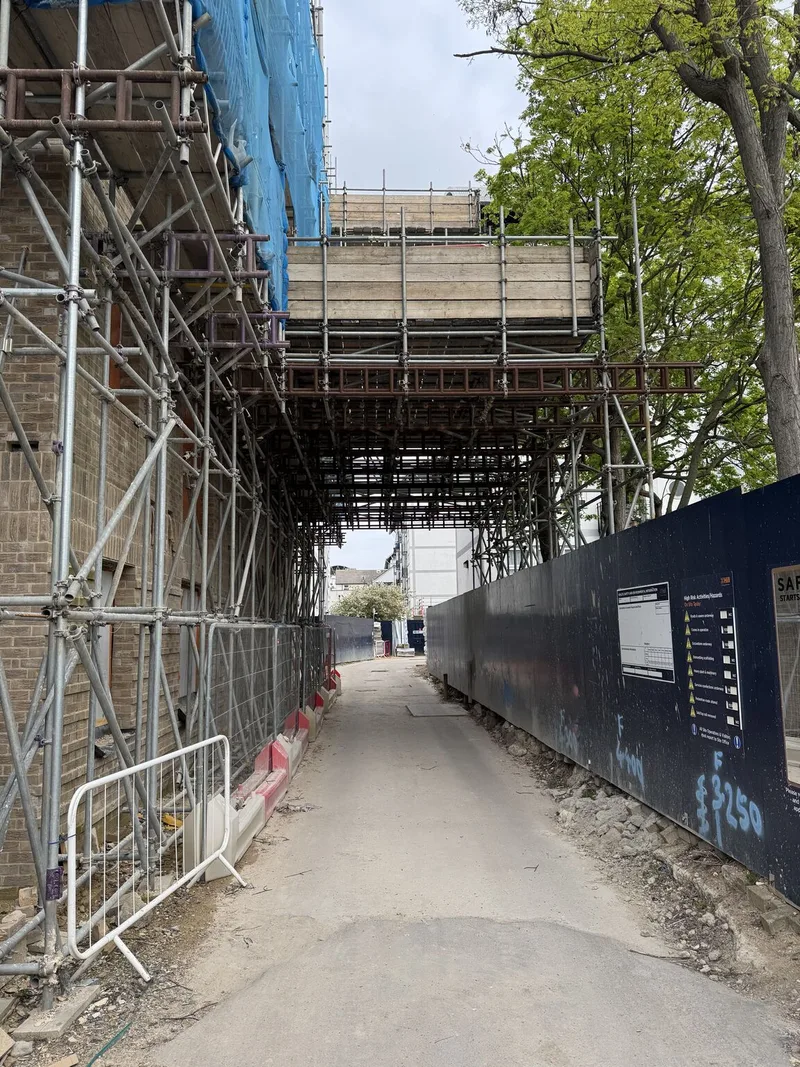 Priory Court photo 4